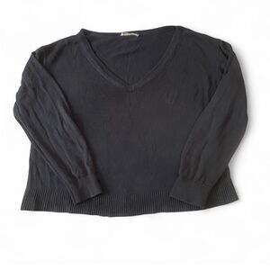 Everlane size medium dark grey 100% cotton Black V-Neck Sweater